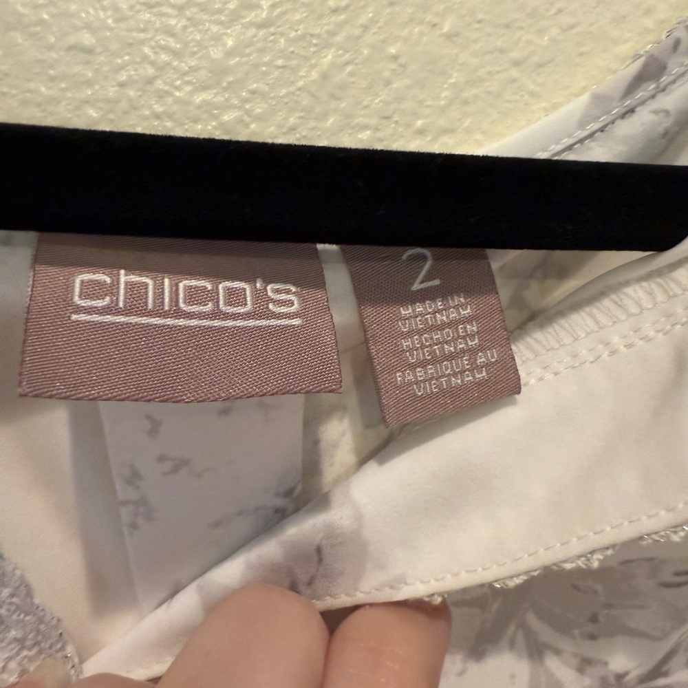 Chico's Elegant Floral Blouse in White and Gray NWT - Picture 4 of 5